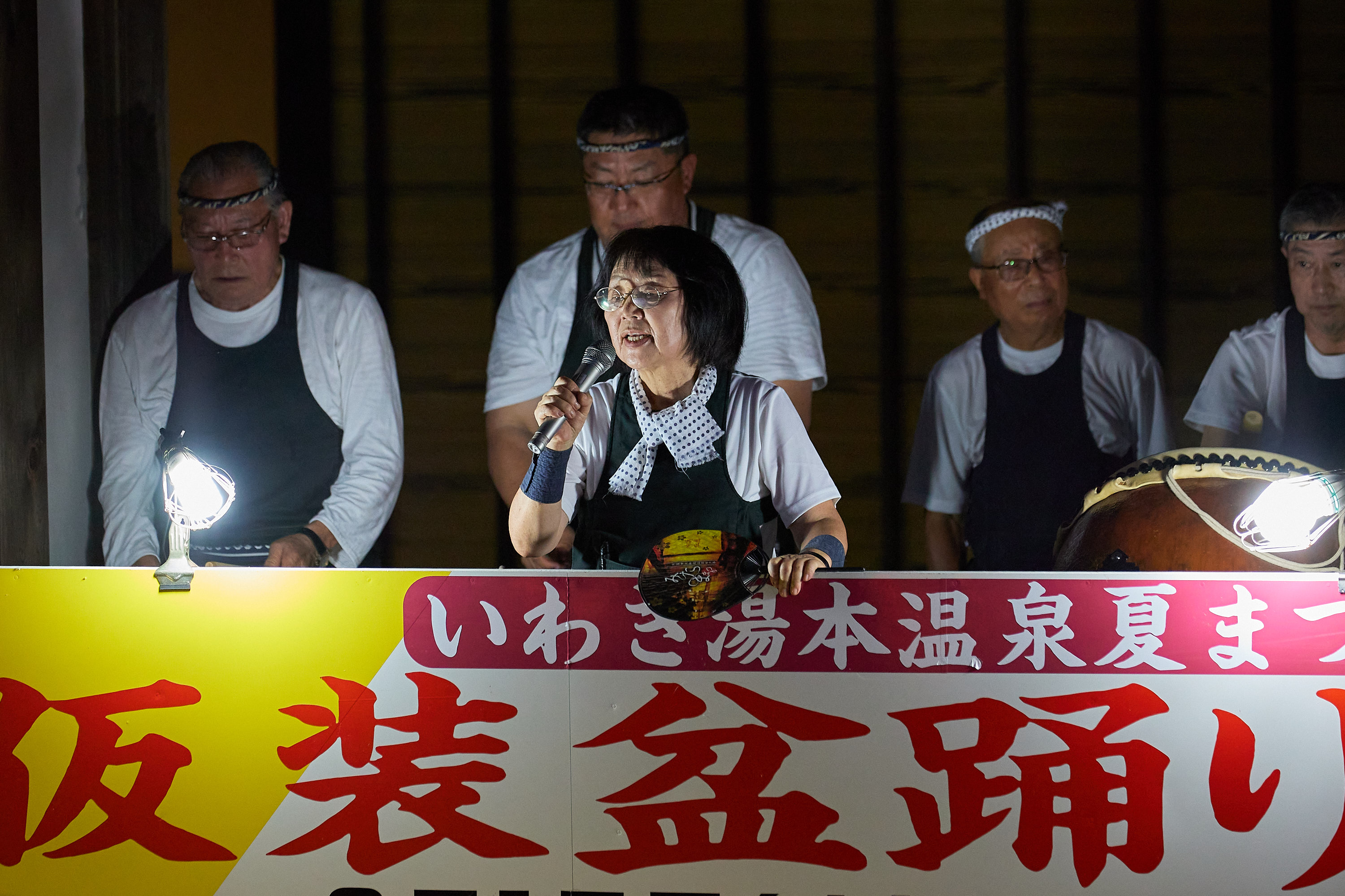 仮装盆踊り大会の舞台